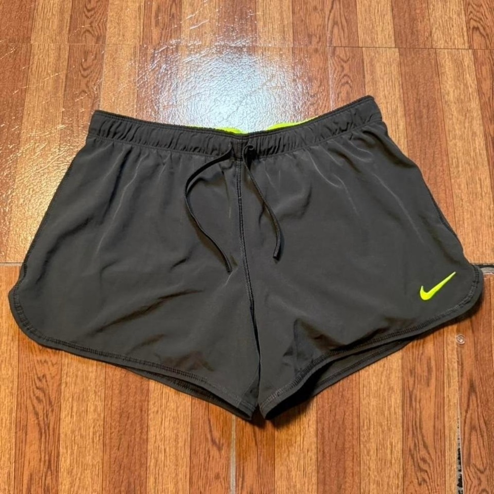 Nike Women's Black Dri-Fit Tech Retro Running Train Shorts Medium‎